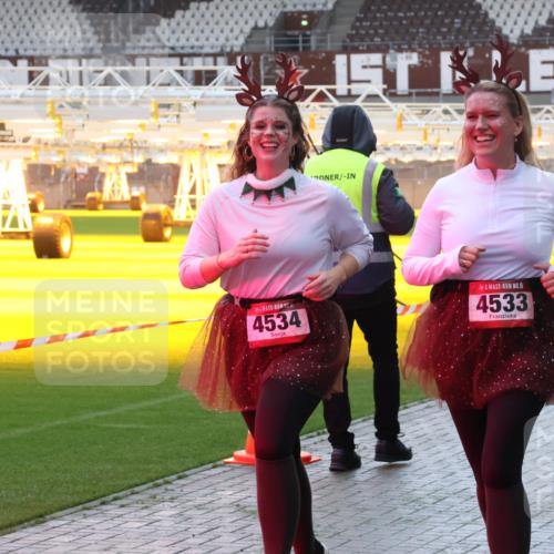 07.12.2025 - St. Pauli X-Mass-Run No. 15 Luisa Fischer http://msf.ph/oto/9378710 07.12.2025 10:30:39 Ziel 4534, 5, 4533, 10, 423, 426, 1090, 1091, 1669, 1696, 2369, 2910, 3494, 4533, 4534, 4546 meine-sportfotos.de