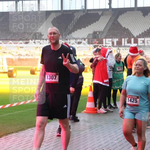 07.12.2025 - St. Pauli X-Mass-Run No. 15 Luisa Fischer http://msf.ph/oto/9378715 07.12.2025 10:05:17 Ziel 15, 1307, 466, 4673, 2570, 15, 1425, 202, 210, 292, 699, 713, 1217, 1522, 1701, 1871, 1973, 1991, 2168, 2249, 2569, 2570, 2856, 2866, 3307, 3311, 3477, 3894, 3911, 4080, 4553, 4557, 4673 meine-sportfotos.de