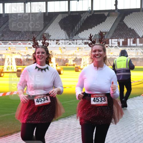 07.12.2025 - St. Pauli X-Mass-Run No. 15 Luisa Fischer http://msf.ph/oto/9378719 07.12.2025 10:30:40 Ziel 4534, 15, 4533, 10, 423, 426, 1090, 1091, 1696, 2369, 2910, 4533, 4534, 4546 meine-sportfotos.de