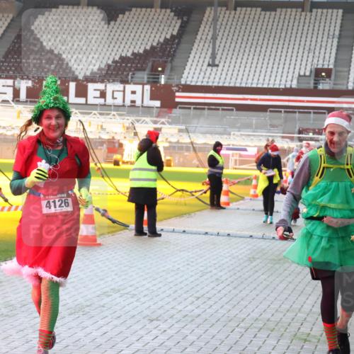 07.12.2025 - St. Pauli X-Mass-Run No. 15 Luisa Fischer http://msf.ph/oto/9378743 07.12.2025 10:30:53 Ziel 4126, 608, 1696, 1698, 1700, 2369, 2537, 2910, 3936, 3940, 4845, 4847 meine-sportfotos.de
