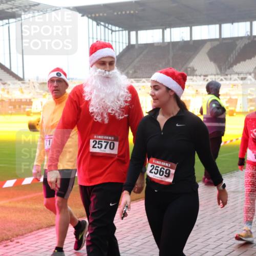 07.12.2025 - St. Pauli X-Mass-Run No. 15 Luisa Fischer http://msf.ph/oto/9378745 07.12.2025 10:05:21 Ziel 1, 15, 71, 15, 2570, 15, 2569, 121, 114, 202, 210, 292, 699, 713, 1217, 1522, 1701, 1871, 1973, 1991, 2168, 2249, 2569, 2570, 2856, 2866, 3307, 3311, 3477, 3894, 3911, 4080, 4553, 4557 meine-sportfotos.de