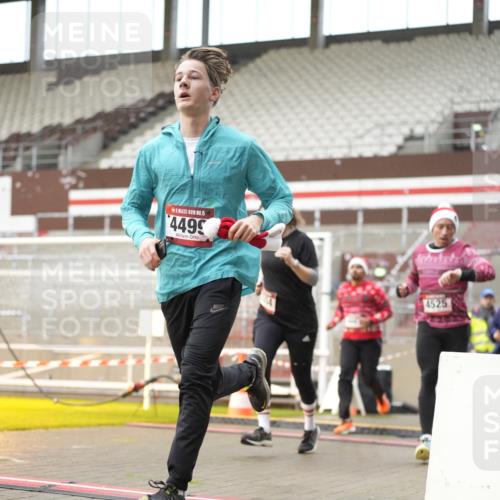 07.12.2025 - St. Pauli X-Mass-Run No. 15 Patografie http://msf.ph/oto/9378746 07.12.2025 10:11:15 Ziel 1969, 3354, 3815, 4499, 4525, 4659, 4661 meine-sportfotos.de