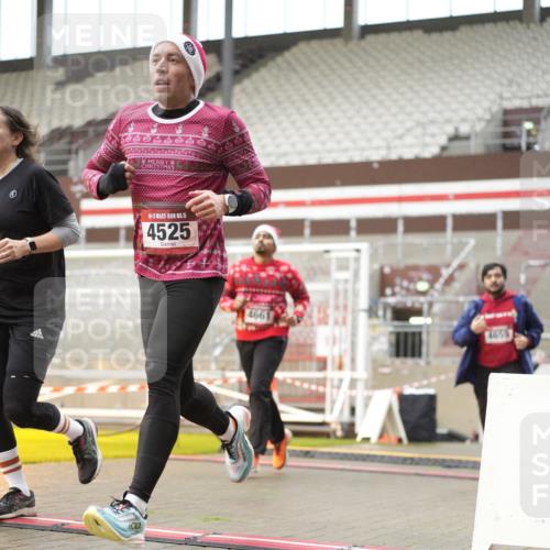 07.12.2025 - St. Pauli X-Mass-Run No. 15 Patografie http://msf.ph/oto/9378766 07.12.2025 10:11:16 Ziel 1969, 3354, 3815, 4499, 4525, 4659, 4661 meine-sportfotos.de