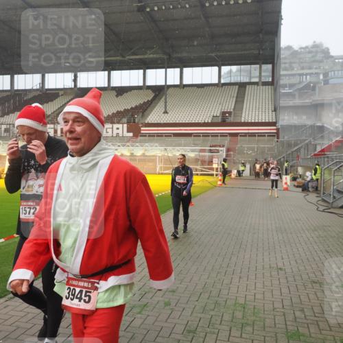 07.12.2025 - St. Pauli X-Mass-Run No. 15 Fabian Wolf http://msf.ph/oto/9378776 07.12.2025 10:07:13 Ziel 421, 792, 1572, 2983, 3414, 3945, 4354 meine-sportfotos.de