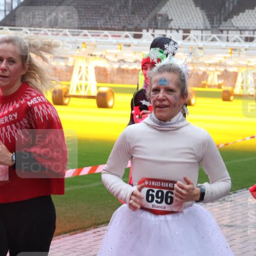 07.12.2025 - St. Pauli X-Mass-Run No. 15 Luisa Fischer http://msf.ph/oto/9378780 07.12.2025 11:10:19 Ziel 863, 1, 696, 755, 59, 66, 266, 330, 696, 720, 737, 753, 755, 814, 863, 971, 1084, 1157, 1163, 1463, 1477, 1579, 1582, 1641, 1851, 1870, 1945, 1974, 2042, 3151, 4190, 4191 meine-sportfotos.de