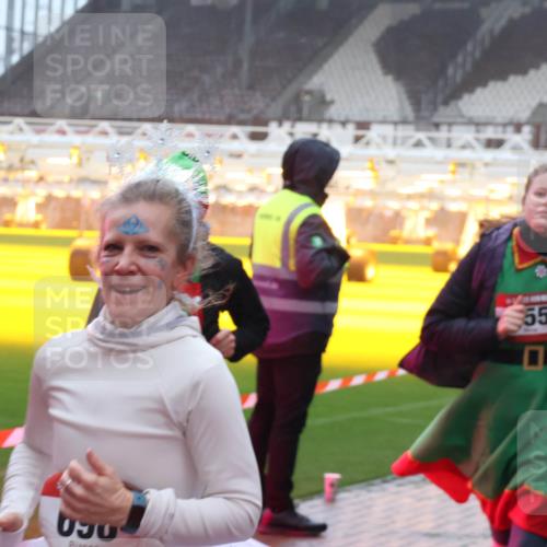 07.12.2025 - St. Pauli X-Mass-Run No. 15 Luisa Fischer http://msf.ph/oto/9378782 07.12.2025 11:10:19 Ziel 55, 59, 66, 266, 330, 696, 720, 737, 753, 755, 814, 863, 971, 1084, 1157, 1163, 1463, 1477, 1579, 1582, 1641, 1851, 1870, 1945, 1974, 2042, 3151, 4190, 4191 meine-sportfotos.de