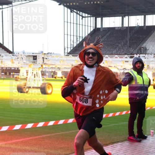 07.12.2025 - St. Pauli X-Mass-Run No. 15 Luisa Fischer http://msf.ph/oto/9378789 07.12.2025 10:31:01 Ziel 15, 608, 594, 601, 608, 1696, 1698, 1700, 2537, 2910, 3936, 3940, 3982, 3986, 4845, 4847 meine-sportfotos.de