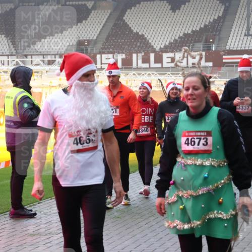 07.12.2025 - St. Pauli X-Mass-Run No. 15 Luisa Fischer http://msf.ph/oto/9378791 07.12.2025 10:05:30 Ziel 4660, 51, 33, 8340, 4673, 3337, 1522, 114, 202, 210, 292, 543, 668, 699, 713, 950, 1121, 1217, 1481, 1661, 1761, 1973, 1991, 2168, 2249, 2570, 2856, 2866, 3186, 3307, 3311, 3386, 3894, 4036, 4080, 4553, 4557 meine-sportfotos.de