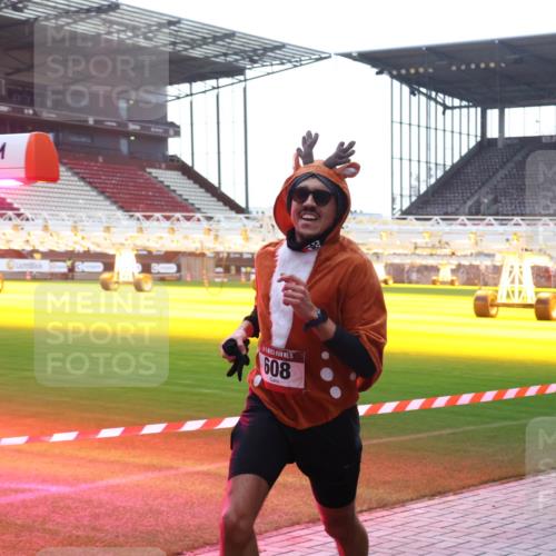 07.12.2025 - St. Pauli X-Mass-Run No. 15 Luisa Fischer http://msf.ph/oto/9378792 07.12.2025 10:31:01 Ziel 15, 608, 594, 601, 608, 1696, 1698, 1700, 2537, 2910, 3936, 3940, 3982, 3986, 4845, 4847 meine-sportfotos.de