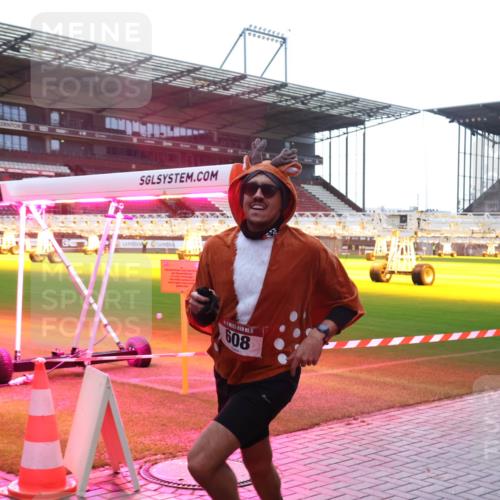 07.12.2025 - St. Pauli X-Mass-Run No. 15 Luisa Fischer http://msf.ph/oto/9378793 07.12.2025 10:31:01 Ziel 608, 594, 601, 608, 1696, 1698, 1700, 2537, 2910, 3936, 3940, 3982, 3986, 4845, 4847 meine-sportfotos.de
