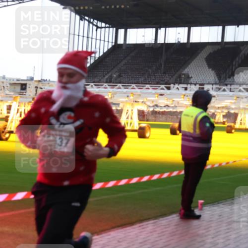 07.12.2025 - St. Pauli X-Mass-Run No. 15 Luisa Fischer http://msf.ph/oto/9378807 07.12.2025 10:31:05 Ziel 37, 594, 601, 608, 1015, 1075, 1696, 1698, 1700, 2537, 2910, 3936, 3940, 3982, 3986, 4464, 4845, 4847 meine-sportfotos.de