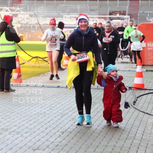 07.12.2025 - St. Pauli X-Mass-Run No. 15 Luisa Fischer http://msf.ph/oto/9378821 07.12.2025 10:31:08 Ziel 3986, 4007, 393, 594, 601, 608, 1015, 1075, 1698, 1700, 2537, 2910, 3936, 3940, 3982, 3986, 4464, 4845, 4847 meine-sportfotos.de