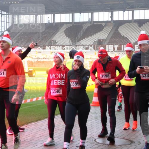 07.12.2025 - St. Pauli X-Mass-Run No. 15 Luisa Fischer http://msf.ph/oto/9378828 07.12.2025 10:05:36 Ziel 4151, 3340, 3198, 15, 3337, 3359, 2856, 114, 202, 210, 292, 543, 668, 699, 950, 1121, 1217, 1316, 1374, 1481, 1661, 1761, 1973, 1991, 2168, 2249, 2856, 2866, 3186, 3307, 3311, 3386, 4036, 4080, 4553, 4556, 4557, 4558 meine-sportfotos.de