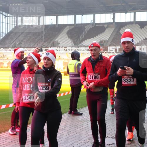 07.12.2025 - St. Pauli X-Mass-Run No. 15 Luisa Fischer http://msf.ph/oto/9378836 07.12.2025 10:05:37 Ziel 15, 3359, 15, 3340, 3198, 3337, 2856, 114, 202, 210, 292, 543, 668, 699, 950, 1121, 1217, 1316, 1374, 1481, 1661, 1761, 1973, 1991, 2168, 2249, 2856, 2866, 3186, 3307, 3311, 3386, 4036, 4080, 4553, 4556, 4557, 4558 meine-sportfotos.de