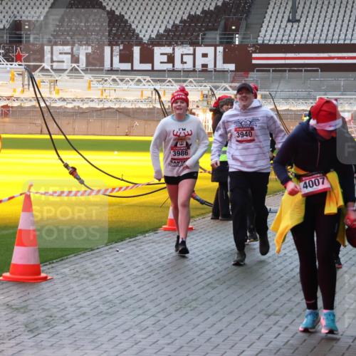 07.12.2025 - St. Pauli X-Mass-Run No. 15 Luisa Fischer http://msf.ph/oto/9378847 07.12.2025 10:31:12 Ziel 3986, 3940, 4007, 601, 594, 601, 608, 1015, 1075, 1698, 1700, 2537, 2910, 3936, 3940, 3982, 3986, 4464, 4845, 4847 meine-sportfotos.de