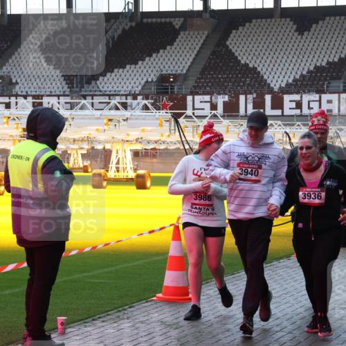 07.12.2025 - St. Pauli X-Mass-Run No. 15 Luisa Fischer http://msf.ph/oto/9378858 07.12.2025 10:31:14 Ziel 3986, 3940, 3936, 007, 594, 601, 608, 1015, 1075, 1698, 1700, 2537, 2910, 3936, 3940, 3982, 3986, 4464, 4845, 4847 meine-sportfotos.de