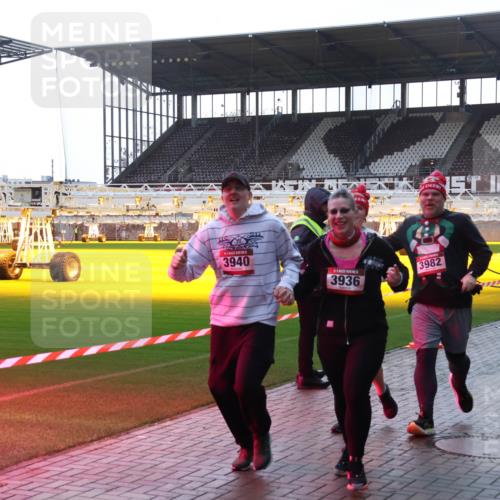 07.12.2025 - St. Pauli X-Mass-Run No. 15 Luisa Fischer http://msf.ph/oto/9378874 07.12.2025 10:31:16 Ziel 3940, 3936, 3982, 4007, 594, 601, 608, 1015, 1075, 1698, 1700, 2537, 2910, 3936, 3940, 3982, 3986, 4464, 4845, 4847 meine-sportfotos.de