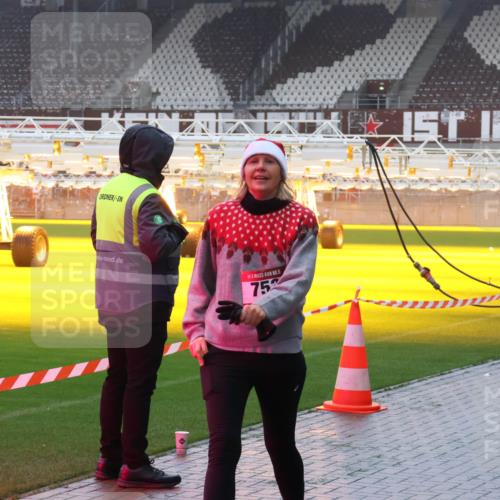 07.12.2025 - St. Pauli X-Mass-Run No. 15 Luisa Fischer http://msf.ph/oto/9378877 07.12.2025 11:10:28 Ziel 15, 75, 42, 66, 696, 720, 737, 753, 755, 814, 863, 980, 1157, 1163, 1298, 1299, 1579, 1582, 2371 meine-sportfotos.de