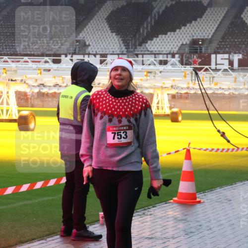 07.12.2025 - St. Pauli X-Mass-Run No. 15 Luisa Fischer http://msf.ph/oto/9378886 07.12.2025 11:10:28 Ziel 15, 753, 42, 66, 696, 720, 737, 753, 755, 814, 863, 980, 1157, 1163, 1298, 1299, 1579, 1582, 2371 meine-sportfotos.de