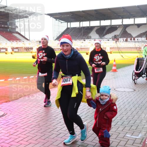 07.12.2025 - St. Pauli X-Mass-Run No. 15 Luisa Fischer http://msf.ph/oto/9378893 07.12.2025 10:31:21 Ziel 4007, 601, 594, 601, 608, 1015, 1075, 1545, 1698, 1700, 2073, 2537, 2914, 3889, 3936, 3940, 3982, 3986, 4464, 4845, 4847 meine-sportfotos.de