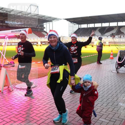 07.12.2025 - St. Pauli X-Mass-Run No. 15 Luisa Fischer http://msf.ph/oto/9378900 07.12.2025 10:31:21 Ziel 4007, 01, 594, 601, 608, 1015, 1075, 1545, 1698, 1700, 2073, 2537, 2914, 3889, 3936, 3940, 3982, 3986, 4464, 4845, 4847 meine-sportfotos.de