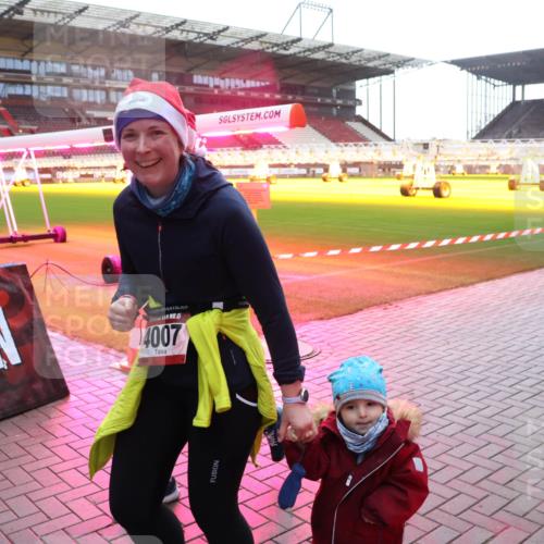 07.12.2025 - St. Pauli X-Mass-Run No. 15 Luisa Fischer http://msf.ph/oto/9378907 07.12.2025 10:31:22 Ziel 4007, 594, 601, 608, 1015, 1075, 1545, 1698, 1700, 2073, 2172, 2537, 2914, 3889, 3936, 3940, 3982, 3986, 4464, 4845, 4847 meine-sportfotos.de