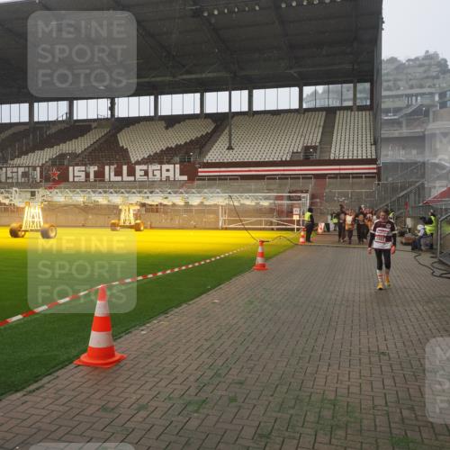 07.12.2025 - St. Pauli X-Mass-Run No. 15 Fabian Wolf http://msf.ph/oto/9378911 07.12.2025 10:07:17 Ziel 256, 265, 272, 421, 517, 685, 792, 1187, 1234, 1572, 2983, 3414, 3945 meine-sportfotos.de