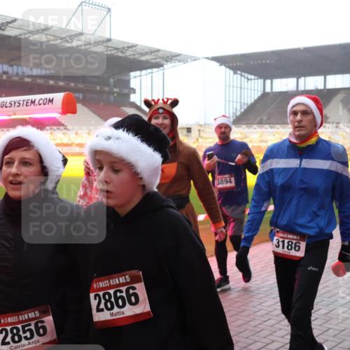 07.12.2025 - St. Pauli X-Mass-Run No. 15 Luisa Fischer http://msf.ph/oto/9378916 07.12.2025 10:05:45 Ziel 15, 2856, 15, 2866, 3894, 3186, 114, 202, 210, 292, 385, 543, 668, 699, 945, 950, 1121, 1215, 1222, 1316, 1374, 1481, 1661, 1761, 1973, 1991, 2168, 2249, 2856, 2866, 3186, 3231, 3307, 3311, 3386, 4036, 4552, 4555, 4556, 4558, 4559, 4560 meine-sportfotos.de
