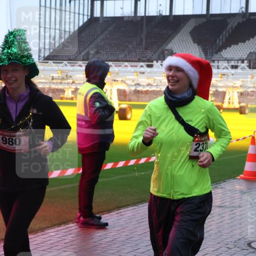 07.12.2025 - St. Pauli X-Mass-Run No. 15 Luisa Fischer http://msf.ph/oto/9378921 07.12.2025 11:10:45 Ziel 980, 231, 29, 30, 31, 42, 49, 53, 122, 134, 696, 720, 737, 745, 753, 755, 863, 980, 1064, 1066, 1163, 1298, 1299, 1380, 1398, 1692, 1694, 1697, 1739, 1740, 2371, 3124, 3136 meine-sportfotos.de