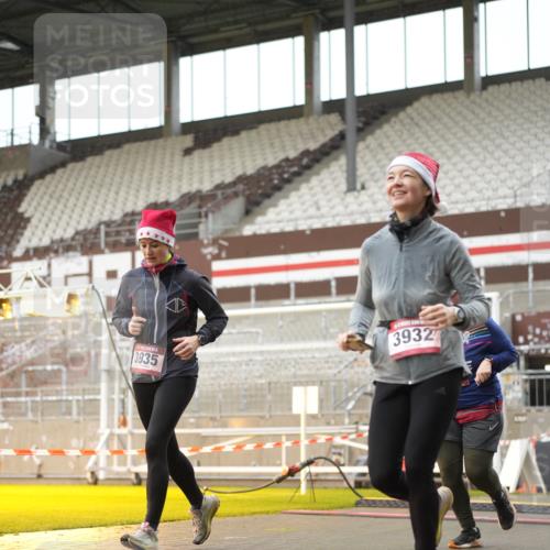 07.12.2025 - St. Pauli X-Mass-Run No. 15 Patografie http://msf.ph/oto/9378922 07.12.2025 10:11:48 Ziel 670, 756, 1687, 1688, 2906, 3761, 3767, 3909, 3932, 3935 meine-sportfotos.de