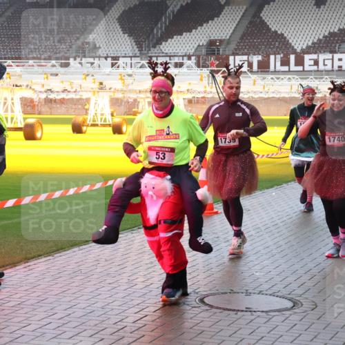 07.12.2025 - St. Pauli X-Mass-Run No. 15 Luisa Fischer http://msf.ph/oto/9378940 07.12.2025 11:10:50 Ziel 1739, 1740, 53, 1298, 29, 30, 31, 42, 49, 53, 122, 134, 745, 753, 755, 980, 1064, 1066, 1298, 1299, 1380, 1398, 1626, 1692, 1694, 1697, 1739, 1740, 2371, 3124, 3136 meine-sportfotos.de