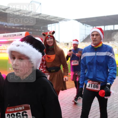 07.12.2025 - St. Pauli X-Mass-Run No. 15 Luisa Fischer http://msf.ph/oto/9378945 07.12.2025 10:05:45 Ziel 15, 2866, 3894, 3186, 114, 202, 210, 292, 385, 543, 668, 699, 945, 950, 1121, 1215, 1222, 1316, 1374, 1481, 1661, 1761, 1973, 1991, 2168, 2249, 2856, 2866, 3186, 3231, 3307, 3311, 3386, 4036, 4552, 4555, 4556, 4558, 4559, 4560 meine-sportfotos.de