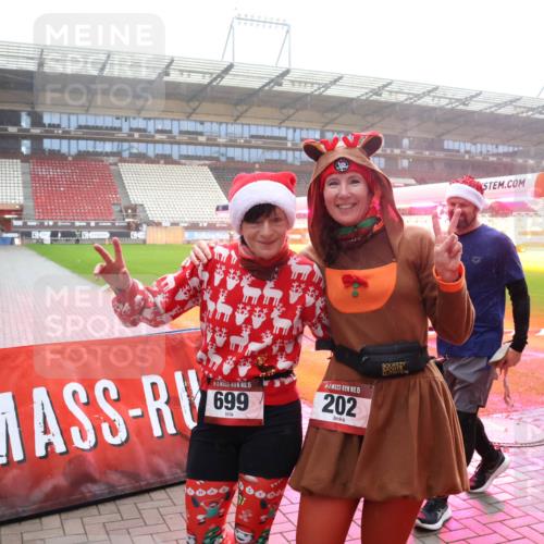 07.12.2025 - St. Pauli X-Mass-Run No. 15 Luisa Fischer http://msf.ph/oto/9378962 07.12.2025 10:05:48 Ziel 15, 699, 15, 202, 114, 123, 202, 210, 292, 363, 385, 543, 668, 699, 945, 950, 1121, 1215, 1222, 1316, 1374, 1481, 1661, 1761, 1973, 1991, 2168, 2249, 2856, 2866, 3186, 3231, 3307, 3311, 3386, 4036, 4552, 4555, 4556, 4558, 4559, 4560 meine-sportfotos.de
