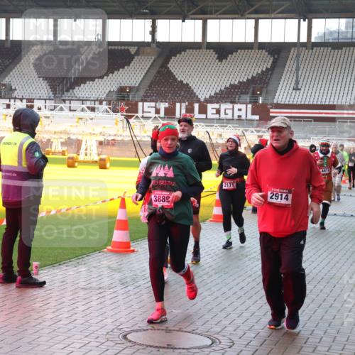 07.12.2025 - St. Pauli X-Mass-Run No. 15 Luisa Fischer http://msf.ph/oto/9378975 07.12.2025 10:31:56 Ziel 3889, 2171, 2914, 4412, 343, 343, 1545, 1818, 2073, 2171, 2172, 2352, 2540, 2541, 2914, 3889, 3895, 3896, 3897, 3969, 4412, 4467, 4518, 4519, 4520 meine-sportfotos.de
