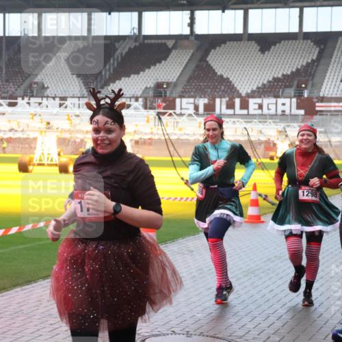 07.12.2025 - St. Pauli X-Mass-Run No. 15 Luisa Fischer http://msf.ph/oto/9378978 07.12.2025 11:10:52 Ziel 1298, 29, 30, 31, 42, 49, 53, 122, 134, 745, 753, 980, 1064, 1066, 1298, 1299, 1380, 1398, 1584, 1626, 1692, 1694, 1697, 1739, 1740, 2371, 3124, 3136, 4574 meine-sportfotos.de