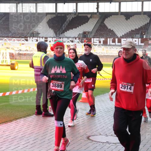 07.12.2025 - St. Pauli X-Mass-Run No. 15 Luisa Fischer http://msf.ph/oto/9378984 07.12.2025 10:31:57 Ziel 5, 3889, 2172, 15, 2914, 44, 343, 1545, 1818, 2073, 2171, 2172, 2352, 2418, 2540, 2541, 2914, 3889, 3895, 3896, 3897, 3969, 4412, 4467, 4518, 4519, 4520 meine-sportfotos.de