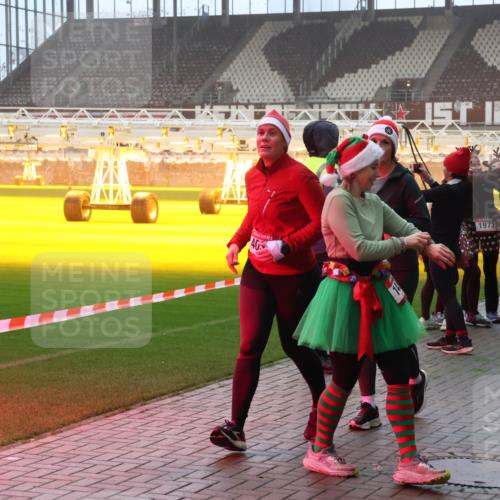 07.12.2025 - St. Pauli X-Mass-Run No. 15 Luisa Fischer http://msf.ph/oto/9378988 07.12.2025 10:05:52 Ziel 40, 1, 1973, 2168, 54, 114, 123, 202, 210, 292, 363, 385, 512, 543, 668, 699, 945, 950, 1121, 1215, 1222, 1316, 1374, 1481, 1661, 1761, 1973, 1991, 2168, 2249, 2856, 2866, 3186, 3231, 3307, 3311, 3386, 4036, 4552, 4555, 4556, 4558, 4559, 4560 meine-sportfotos.de