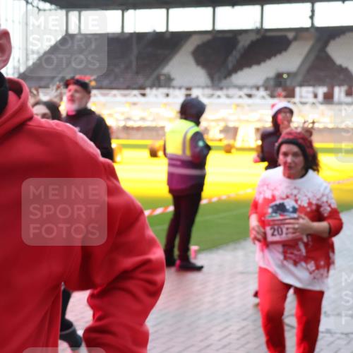 07.12.2025 - St. Pauli X-Mass-Run No. 15 Luisa Fischer http://msf.ph/oto/9379001 07.12.2025 10:31:59 Ziel 15, 2015, 343, 1545, 1818, 2073, 2171, 2172, 2352, 2418, 2540, 2541, 2914, 3806, 3808, 3889, 3895, 3896, 3897, 3969, 4412, 4467, 4484, 4495, 4504, 4518, 4519, 4520 meine-sportfotos.de