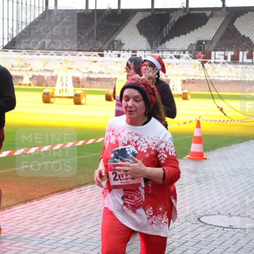 07.12.2025 - St. Pauli X-Mass-Run No. 15 Luisa Fischer http://msf.ph/oto/9379007 07.12.2025 10:32:00 Ziel 72, 20, 4412, 343, 1545, 1818, 2073, 2171, 2172, 2352, 2418, 2540, 2541, 2914, 3716, 3806, 3808, 3889, 3895, 3896, 3897, 3969, 4412, 4467, 4484, 4495, 4504, 4518, 4519, 4520 meine-sportfotos.de