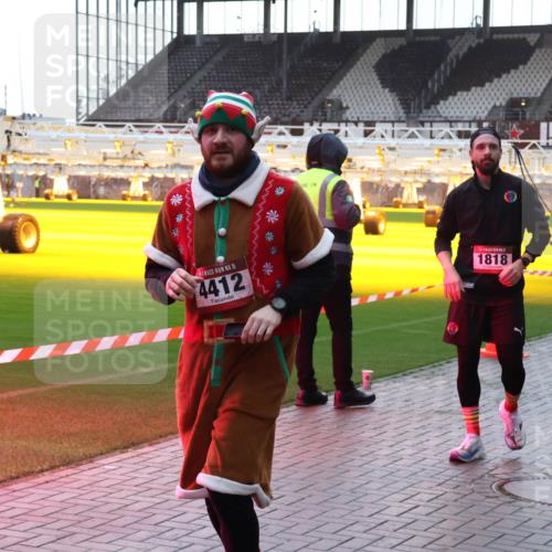 07.12.2025 - St. Pauli X-Mass-Run No. 15 Luisa Fischer http://msf.ph/oto/9379028 07.12.2025 10:32:04 Ziel 15, 4412, 1818, 343, 750, 752, 1545, 1818, 2073, 2171, 2172, 2352, 2418, 2540, 2541, 2914, 3267, 3716, 3806, 3808, 3889, 3895, 3896, 3897, 3969, 4412, 4467, 4484, 4495, 4504, 4518, 4519, 4520 meine-sportfotos.de