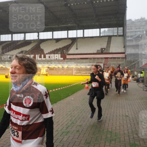 07.12.2025 - St. Pauli X-Mass-Run No. 15 Fabian Wolf http://msf.ph/oto/9379043 07.12.2025 10:07:24 Ziel 256, 265, 272, 517, 657, 685, 716, 767, 1187, 1234, 2983 meine-sportfotos.de