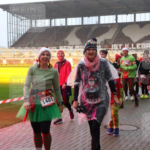 07.12.2025 - St. Pauli X-Mass-Run No. 15 Luisa Fischer http://msf.ph/oto/9379048 07.12.2025 10:05:57 Ziel 1481, 1661, 70, 1291, 210, 2, 3, 54, 114, 123, 202, 210, 292, 363, 385, 512, 543, 668, 699, 945, 950, 1121, 1215, 1222, 1316, 1374, 1481, 1661, 1761, 1789, 1791, 2856, 2866, 3186, 3231, 3307, 3311, 3386, 4036, 4194, 4195, 4552, 4555, 4556, 4558, 4559, 4560 meine-sportfotos.de