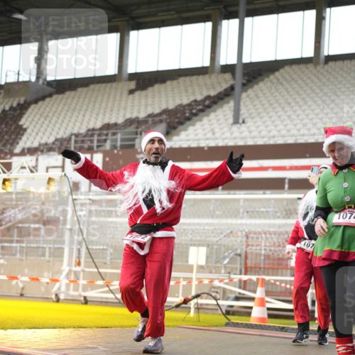 07.12.2025 - St. Pauli X-Mass-Run No. 15 Patografie http://msf.ph/oto/9379068 07.12.2025 10:12:17 Ziel 1070, 1072, 1074, 1077, 1526 meine-sportfotos.de