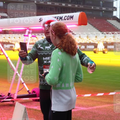 07.12.2025 - St. Pauli X-Mass-Run No. 15 Luisa Fischer http://msf.ph/oto/9379070 07.12.2025 11:11:03 Ziel 29, 30, 31, 42, 49, 53, 122, 134, 667, 669, 745, 980, 1064, 1066, 1298, 1299, 1380, 1398, 1400, 1402, 1584, 1626, 1692, 1694, 1697, 1739, 1740, 2371, 2616, 3124, 3136, 4574 meine-sportfotos.de