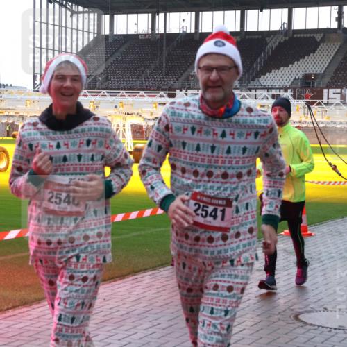 07.12.2025 - St. Pauli X-Mass-Run No. 15 Luisa Fischer http://msf.ph/oto/9379072 07.12.2025 10:32:08 Ziel 2540, 2541, 3897, 4520, 343, 750, 752, 1545, 1818, 2073, 2171, 2172, 2352, 2418, 2540, 2541, 3267, 3716, 3806, 3808, 3895, 3896, 3897, 3969, 4412, 4467, 4484, 4495, 4504, 4518, 4519, 4520 meine-sportfotos.de