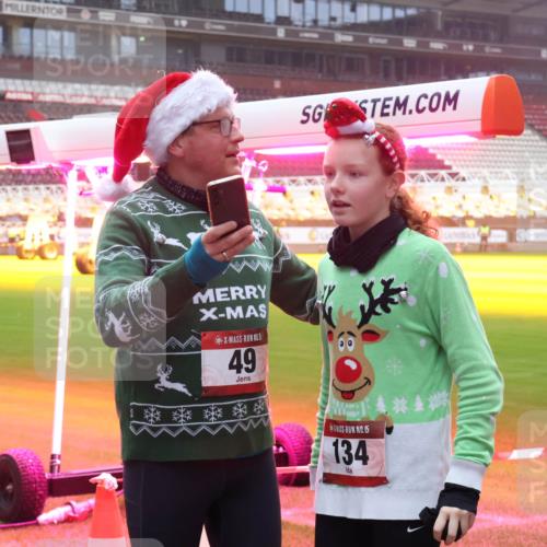07.12.2025 - St. Pauli X-Mass-Run No. 15 Luisa Fischer http://msf.ph/oto/9379075 07.12.2025 11:11:04 Ziel 49, 15, 134, 29, 30, 31, 42, 49, 53, 122, 134, 667, 669, 745, 980, 1064, 1066, 1298, 1299, 1380, 1398, 1400, 1402, 1584, 1626, 1692, 1694, 1697, 1739, 1740, 2371, 2616, 3124, 3136, 4574 meine-sportfotos.de