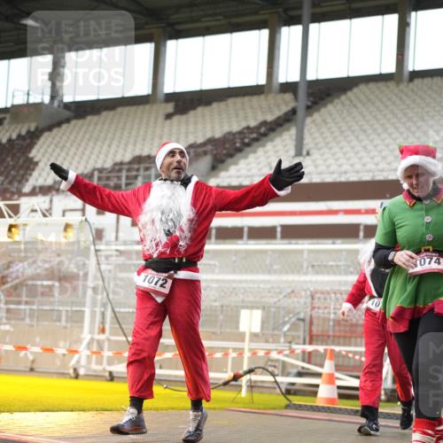 07.12.2025 - St. Pauli X-Mass-Run No. 15 Patografie http://msf.ph/oto/9379076 07.12.2025 10:12:17 Ziel 1070, 1072, 1074, 1077, 1526 meine-sportfotos.de