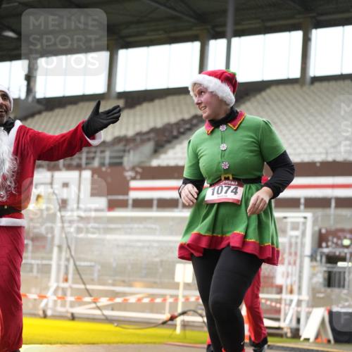 07.12.2025 - St. Pauli X-Mass-Run No. 15 Patografie http://msf.ph/oto/9379089 07.12.2025 10:12:18 Ziel 1070, 1072, 1074, 1077, 1526 meine-sportfotos.de