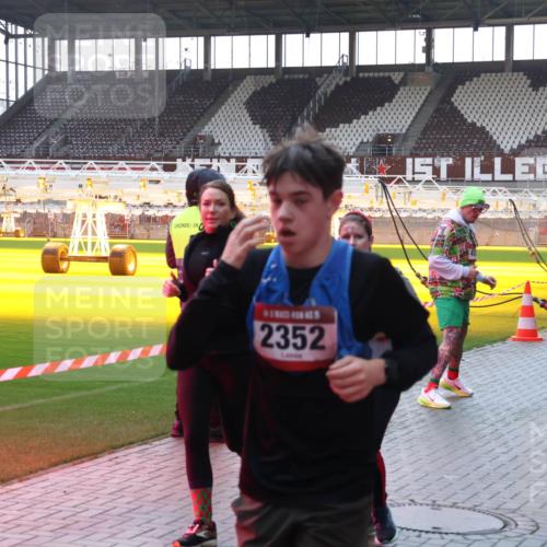 07.12.2025 - St. Pauli X-Mass-Run No. 15 Luisa Fischer http://msf.ph/oto/9379090 07.12.2025 10:32:11 Ziel 2352, 4518, 343, 750, 752, 1818, 2171, 2342, 2343, 2345, 2352, 2418, 2540, 2541, 3267, 3716, 3806, 3808, 3895, 3896, 3897, 3969, 4412, 4467, 4484, 4495, 4504, 4518, 4519, 4520 meine-sportfotos.de