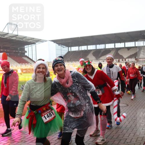 07.12.2025 - St. Pauli X-Mass-Run No. 15 Luisa Fischer http://msf.ph/oto/9379092 07.12.2025 10:06:00 Ziel 1481, 10, 1374, 1316, 2, 3, 54, 114, 123, 202, 363, 385, 512, 543, 668, 699, 945, 950, 1121, 1215, 1222, 1316, 1374, 1481, 1661, 1761, 1789, 1791, 3186, 3231, 3307, 3311, 3386, 3877, 4036, 4194, 4195, 4552, 4555, 4556, 4558, 4559, 4560 meine-sportfotos.de